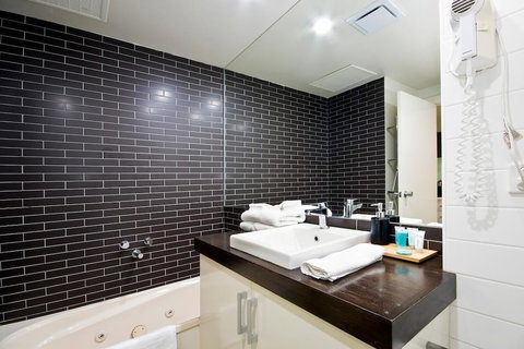 Lorne Bay View Motel - Dalby Accommodation 3