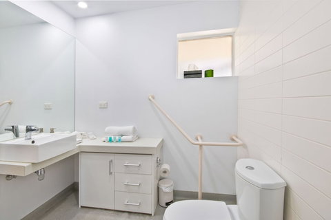 Lorne Bay View Motel - Dalby Accommodation 1