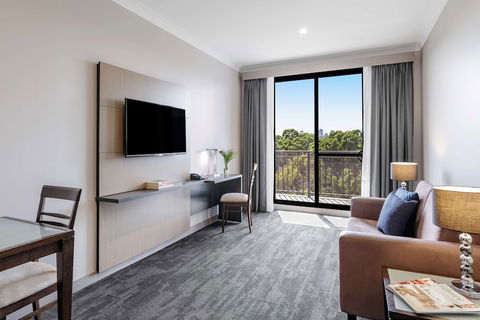 Oaks Sydney North Ryde Suites - Dalby Accommodation 6