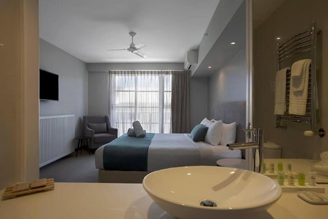 Deep Blue Hotel & Hot Springs - Dalby Accommodation 1