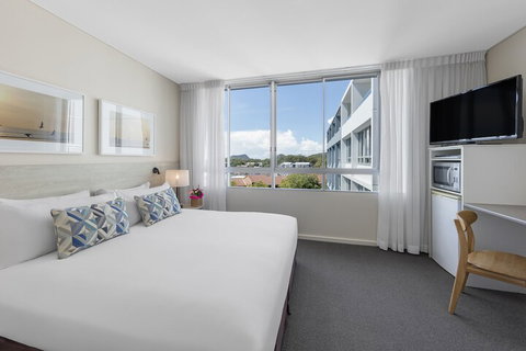 Oaks Nelson Bay Lure Suites - Dalby Accommodation 7