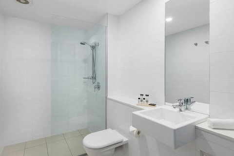 Oaks Nelson Bay Lure Suites - Dalby Accommodation 5