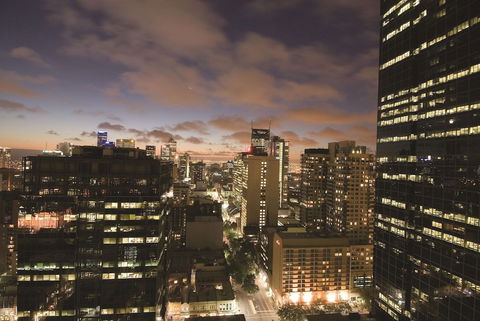Oaks Melbourne On Lonsdale Suites - Dalby Accommodation 0