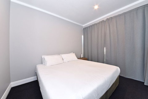 Mullaloo Beach Hotel & Apartments - Dalby Accommodation 2