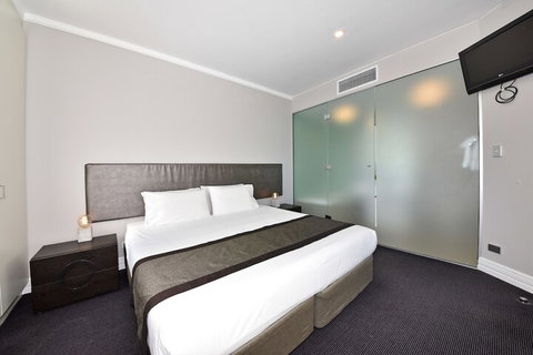 Mullaloo Beach Hotel & Apartments - Dalby Accommodation 3