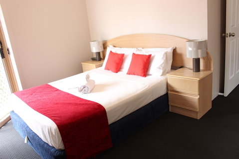 Surfers Riverside Apartments - Dalby Accommodation 3
