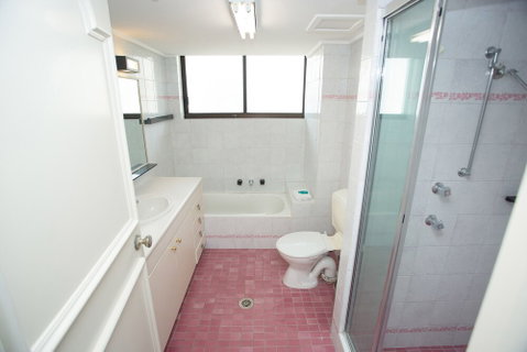 Imperial Surf Private Apartments - Dalby Accommodation 5