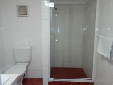 Lake Central - Dalby Accommodation 6