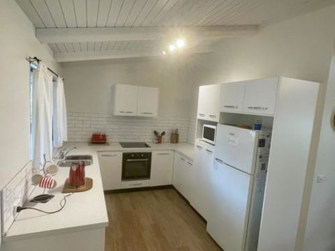 Abbey Beach Shack - Dalby Accommodation 2