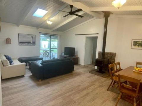 Abbey Beach Shack - Dalby Accommodation 3