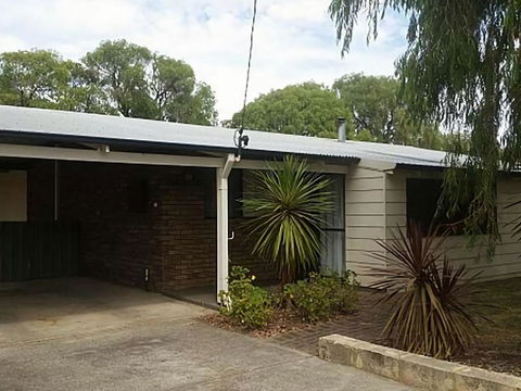 Abbey Beach Shack - Dalby Accommodation 1