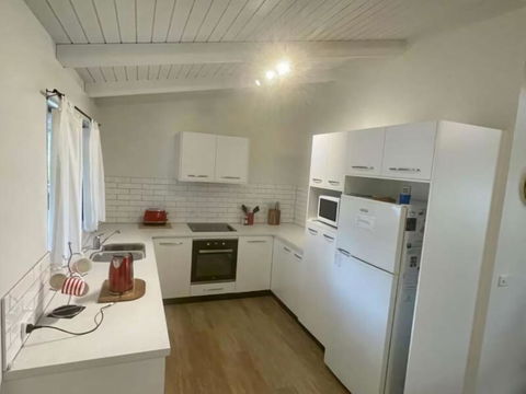 Abbey Beach Shack - Dalby Accommodation 6