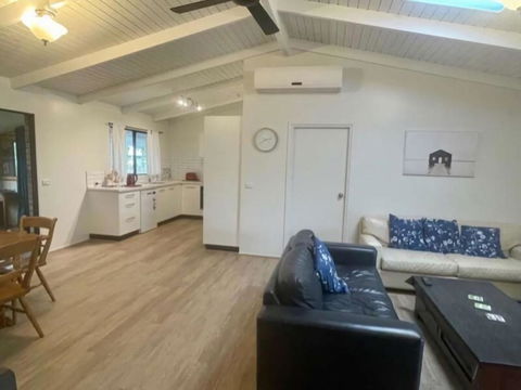 Abbey Beach Shack - Dalby Accommodation 4