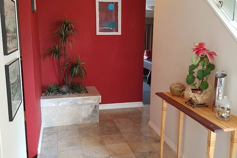 Ocean Reef Homestay - Dalby Accommodation 1