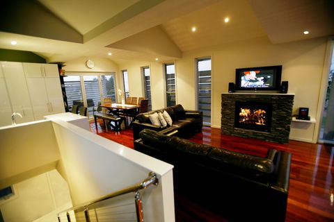 Aloha Beachfront - Dalby Accommodation 5