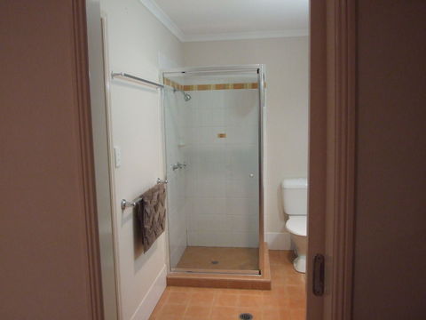 Lake Barra Cottages - Dalby Accommodation 3