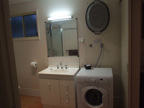 Lake Barra Cottages - Dalby Accommodation 4