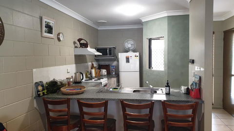 A City Retreat 2BR Apartment Reid Park Townsville - Dalby Accommodation 6