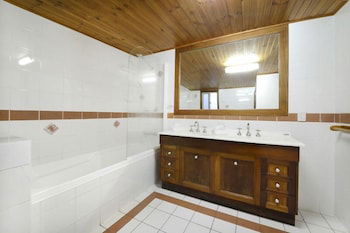 Airlie Getaway - Views - Dalby Accommodation 0