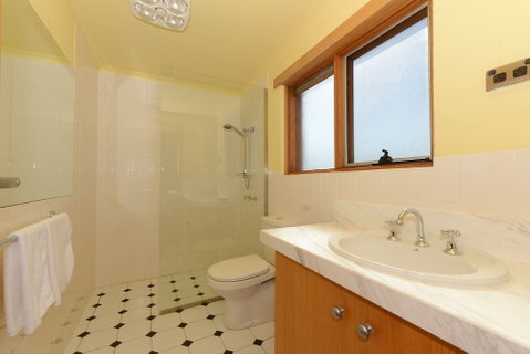 Cloudy Bay Villa - Dalby Accommodation 2