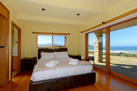 Cloudy Bay Villa - Dalby Accommodation 3