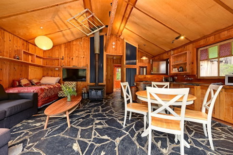 Saintys Creek Cottage - Dalby Accommodation 6