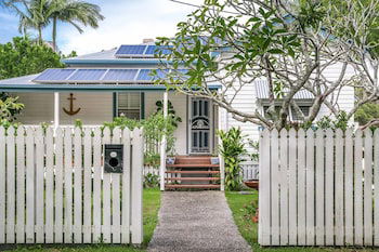 A PERFECT STAY - Anchored In Byron - Dalby Accommodation 0