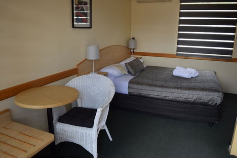 Warwick Vines Motel - Dalby Accommodation 3
