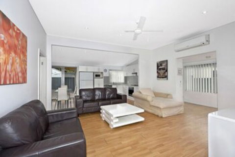 Oakland Cottage - Dalby Accommodation 0