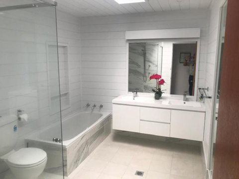 Mollymook Fantastic Holiday House - Dalby Accommodation 4