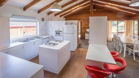 Mollymook Fantastic Holiday House - Dalby Accommodation 6