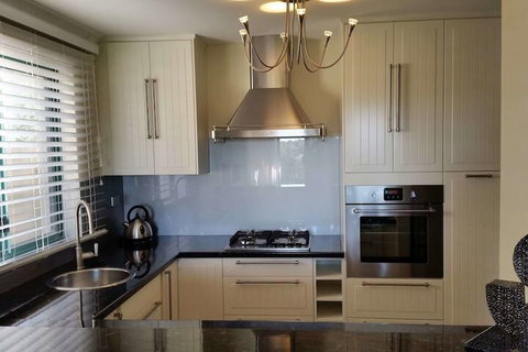 Joondalup Golf Retreat - Dalby Accommodation 7