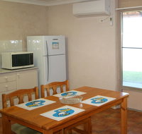 Lake Edge Holiday Units - Dalby Accommodation