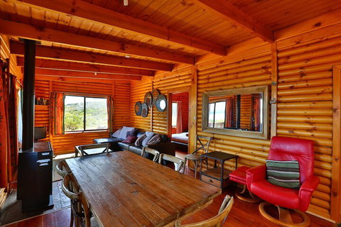 Cloudy Bay Cabin - Dalby Accommodation 3