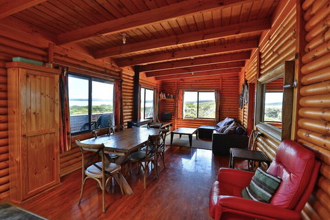 Cloudy Bay Cabin - Dalby Accommodation 4