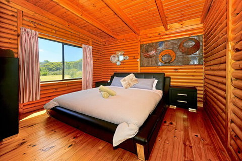 Cloudy Bay Cabin - Dalby Accommodation 2
