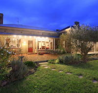 Lochinver Farm Homestead  Cottages - Dalby Accommodation