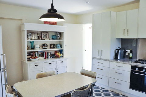 FALMOUTH Seadrift Cottage - Dalby Accommodation 2