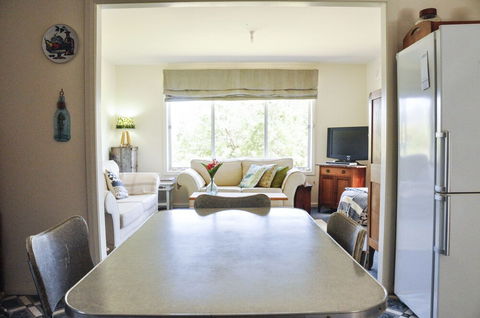 FALMOUTH Seadrift Cottage - Dalby Accommodation 1