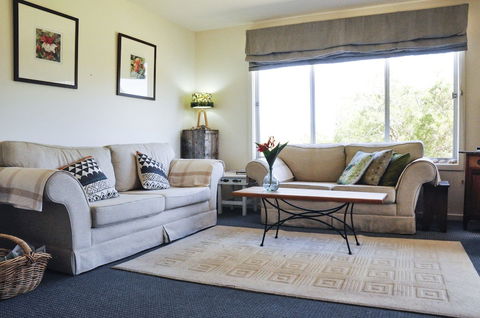 FALMOUTH Seadrift Cottage - Dalby Accommodation 0