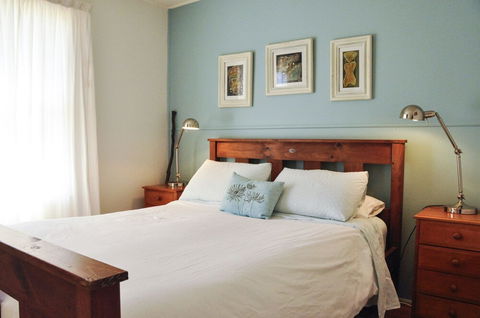 FALMOUTH Seadrift Cottage - Dalby Accommodation 5