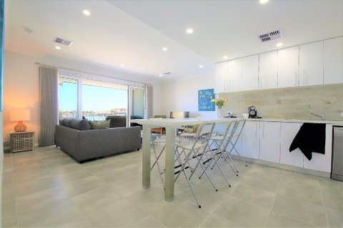 Harbour Views At Mindarie Marina - Dalby Accommodation 4