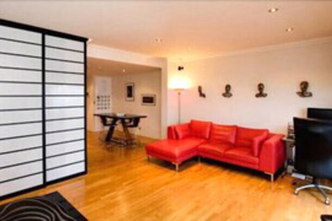 Colin St. Apartment - Dalby Accommodation 4