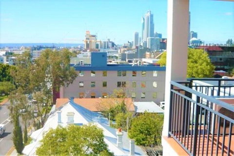 Colin St. Apartment - Dalby Accommodation 7