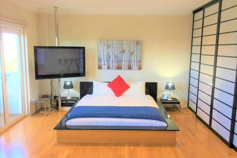 Colin St. Apartment - Dalby Accommodation 3