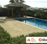 La Mer Home with a Pool - Dalby Accommodation