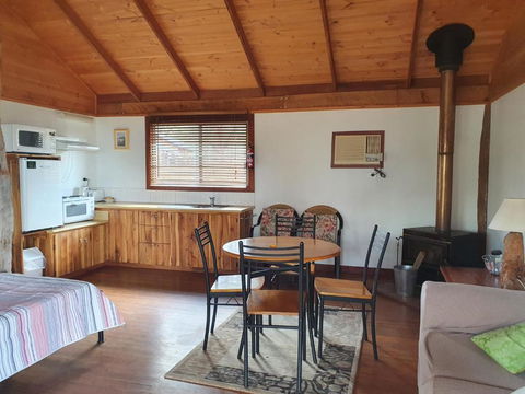 Gaddleen Grove Cottages - Dalby Accommodation 1