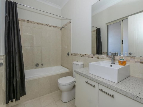 Rose Hotel Clarkson - Dalby Accommodation 3