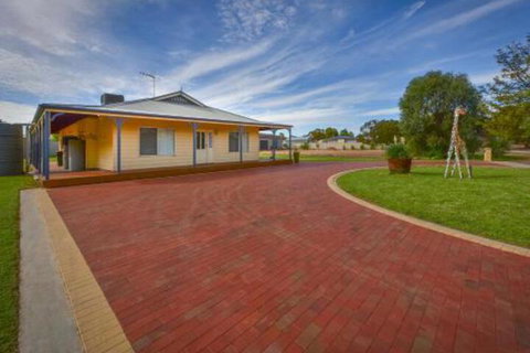 Lake Tyrrell Accommodation - Dalby Accommodation 0