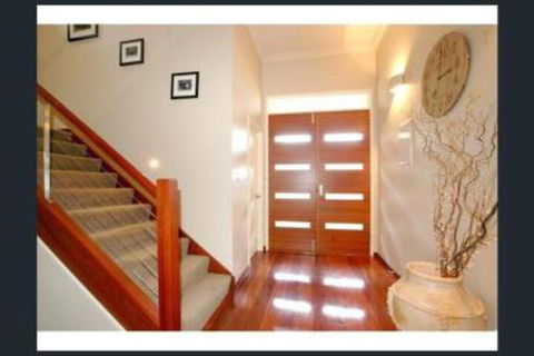 Twelve Apostles Beach House B & B - Dalby Accommodation 2